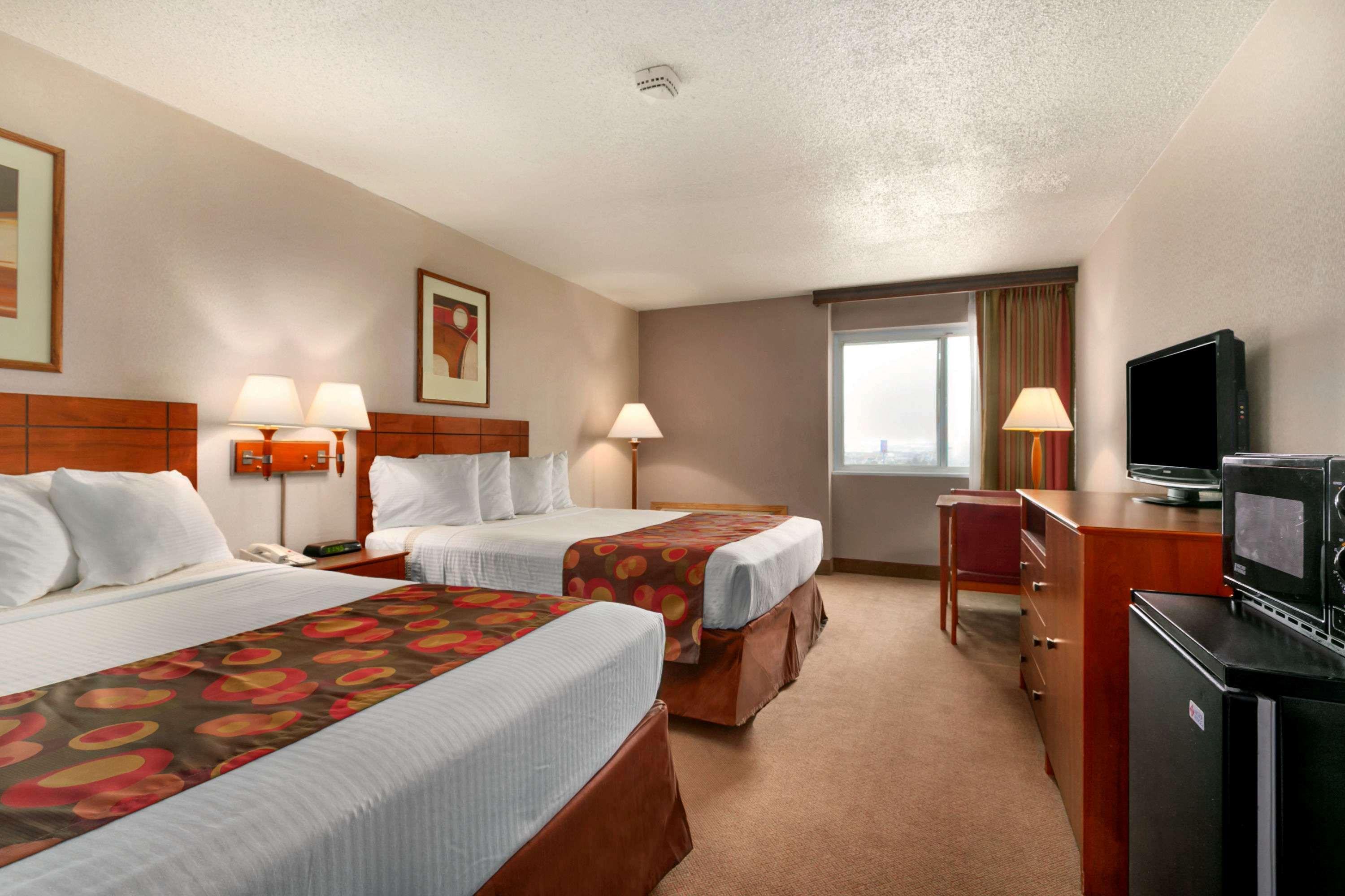 Ramada By Wyndham Bismarck Hotel Ngoại thất bức ảnh