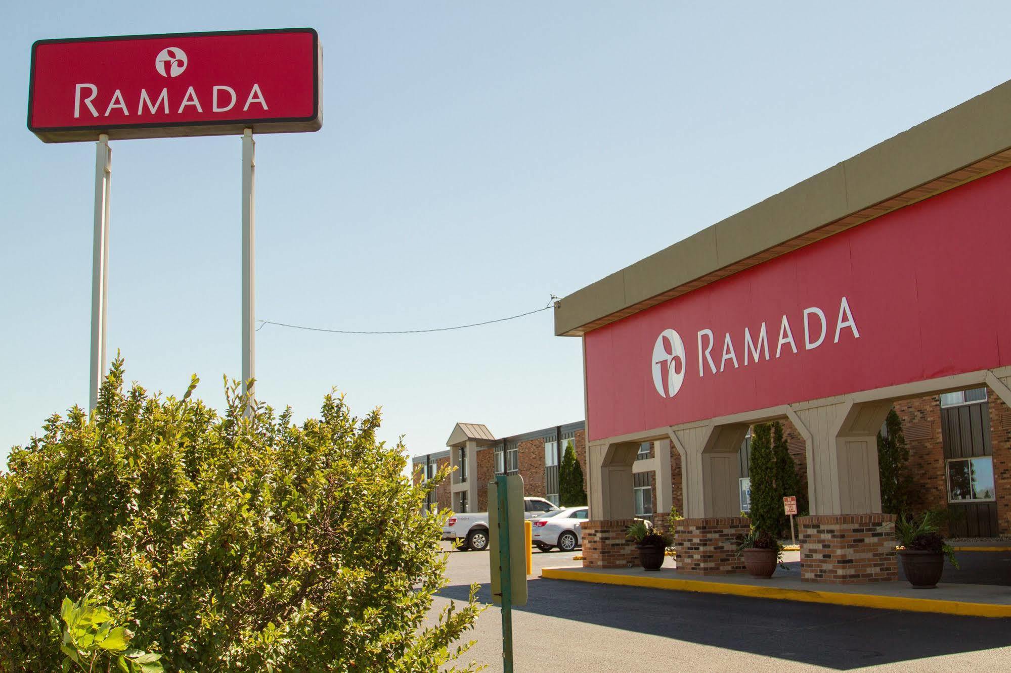 Ramada By Wyndham Bismarck Hotel Ngoại thất bức ảnh