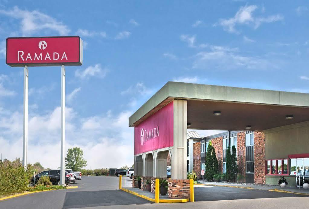 Ramada By Wyndham Bismarck Hotel Ngoại thất bức ảnh